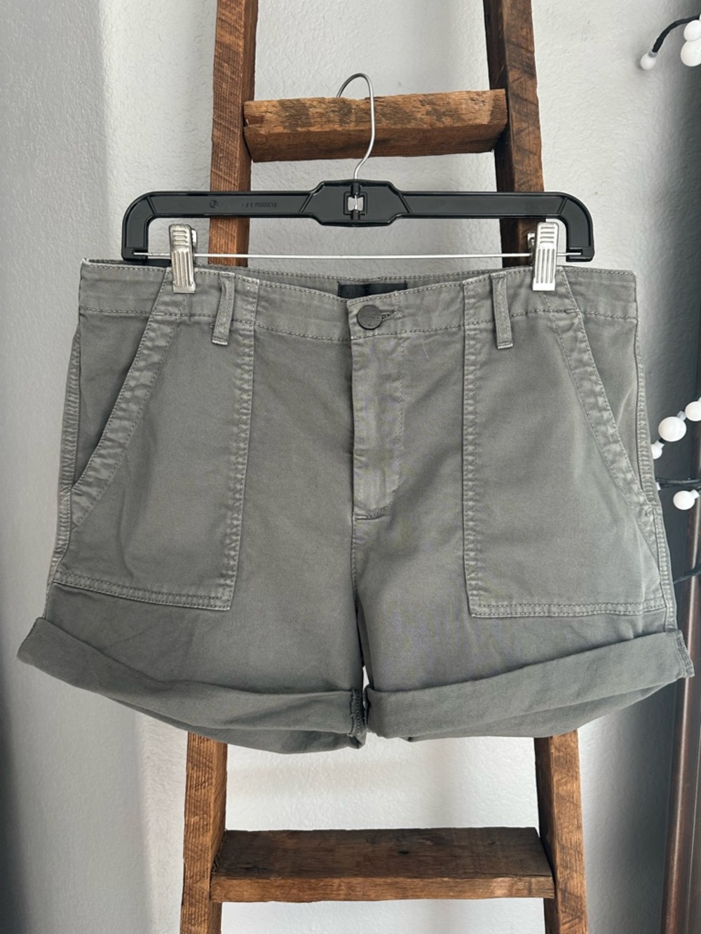 Vince utility cargo shorts, size 31